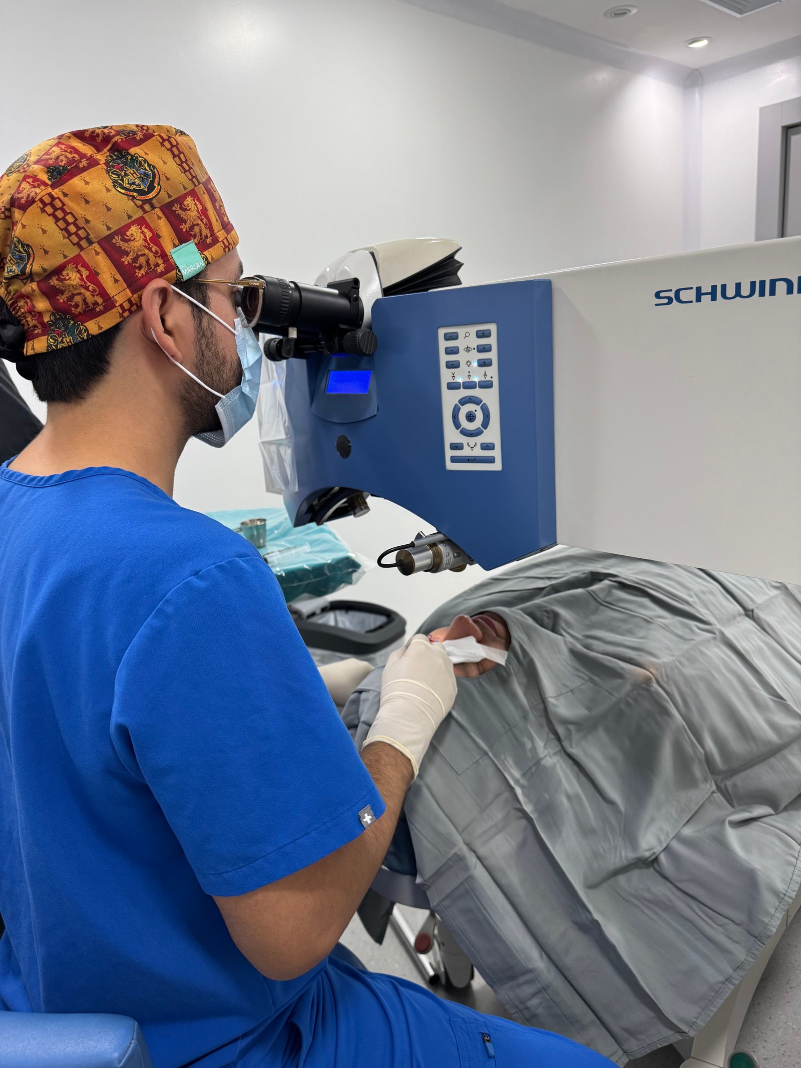 Cirugía láser LASIK Guatemala — Láser Schwind